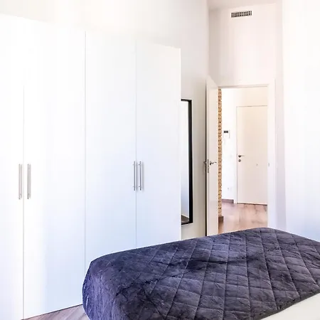 Brighthouse With Warm And Friendly Vibes