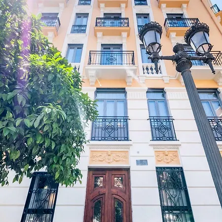 Brighthouse With Warm And Friendly Vibes Valencia