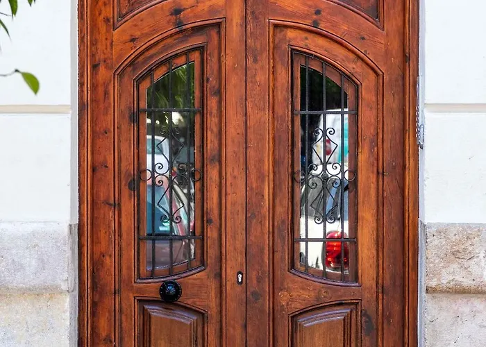 Brighthouse With Warm And Friendly Vibes Valencia